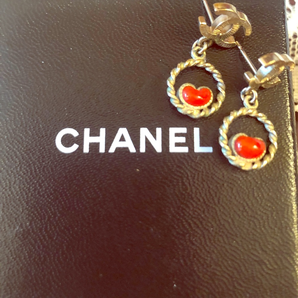 Vintage authentic fashion Chanel drop earrings